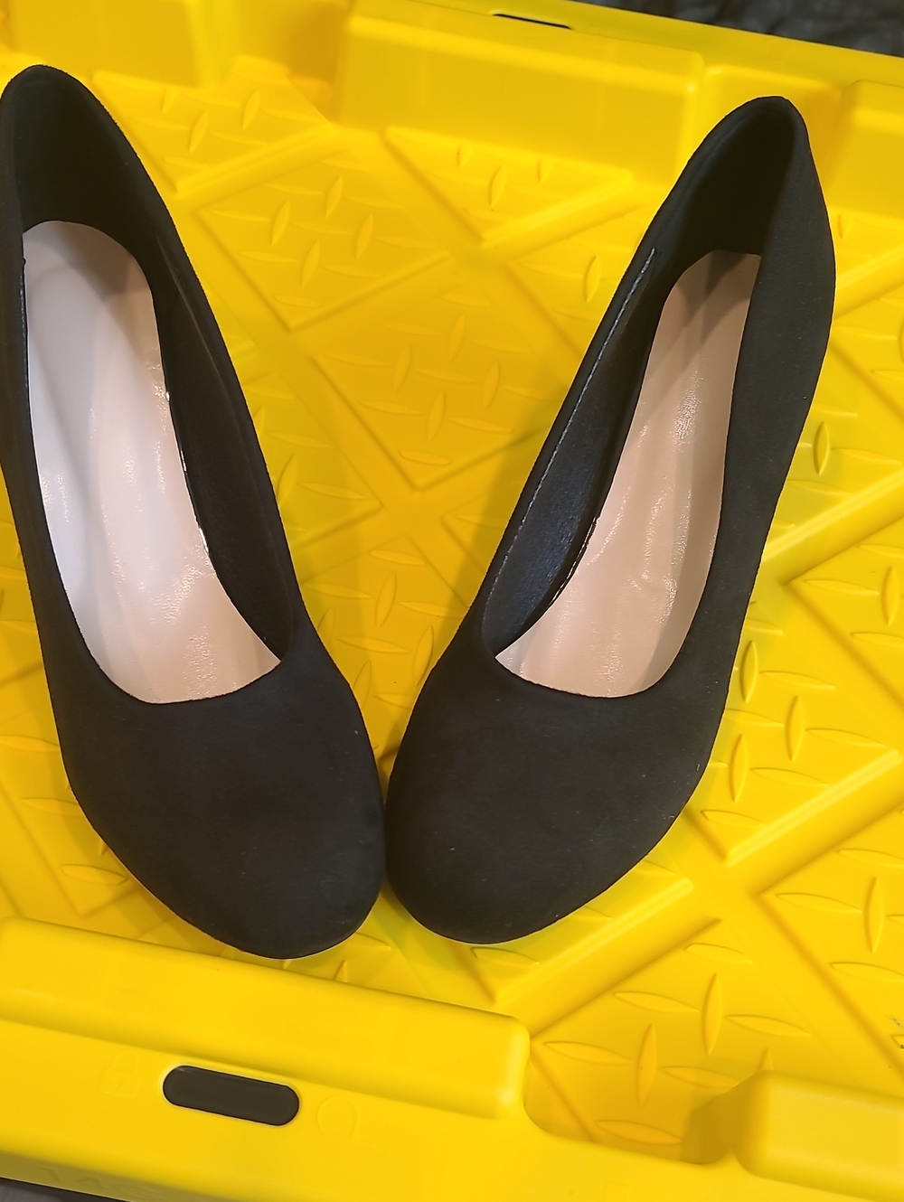 Classic Black Women's Pumps - Unbranded